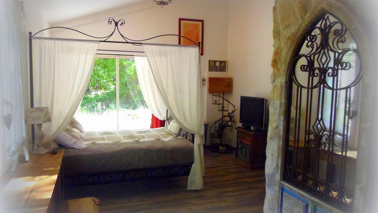 Photo of Bedroom in Meounes-les-Montrieux