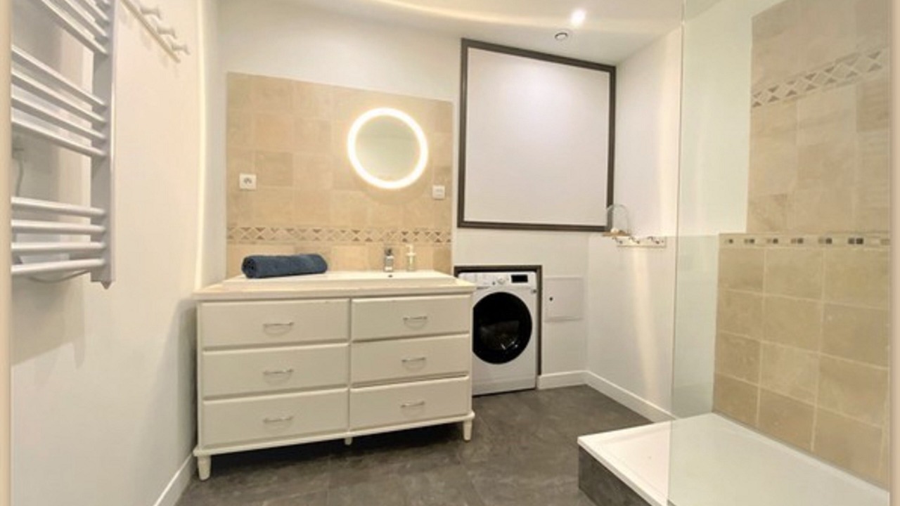 Photo of Bathroom in Six-Fours-les-Plages