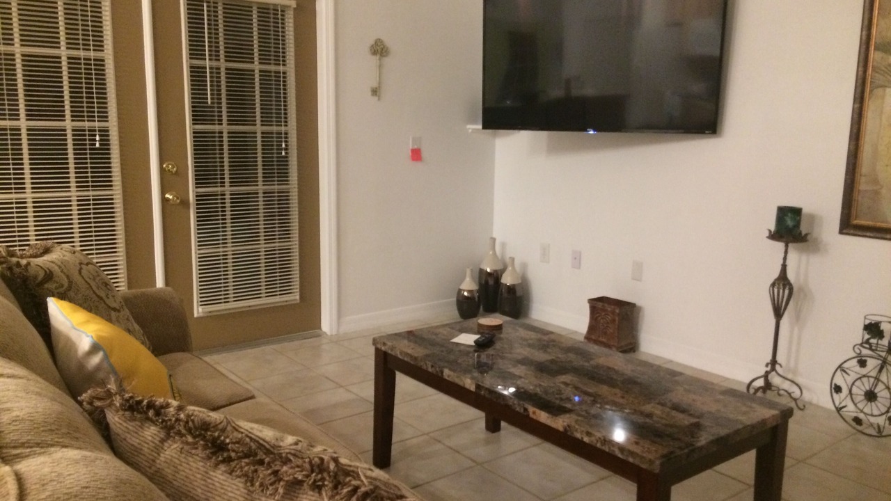 Photo of Livingroom in Crescent Lakes