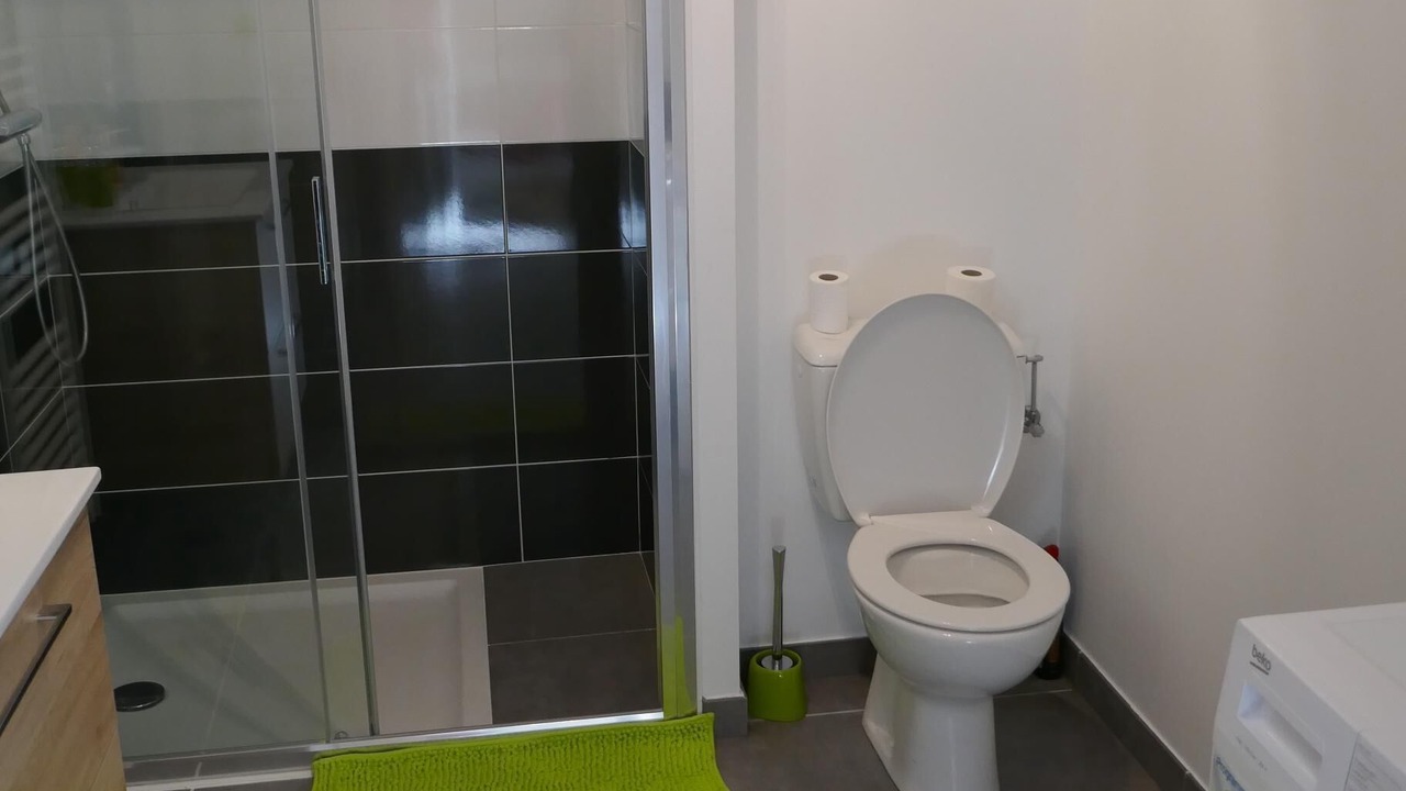 Photo of Bathroom in Thones