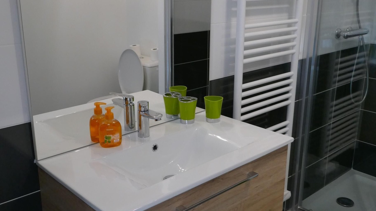 Photo of Bathroom in Thones