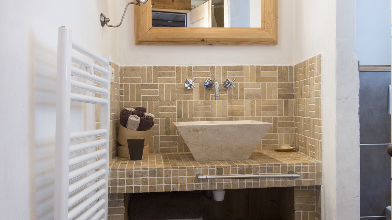 Photo of Bathroom in Arc-1800