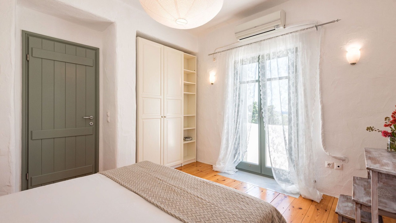 Photo of Bedroom in Drios