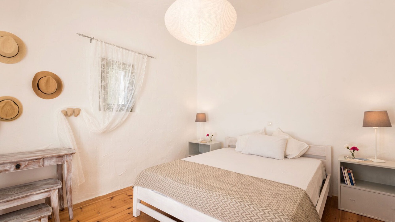 Photo of Bedroom in Drios