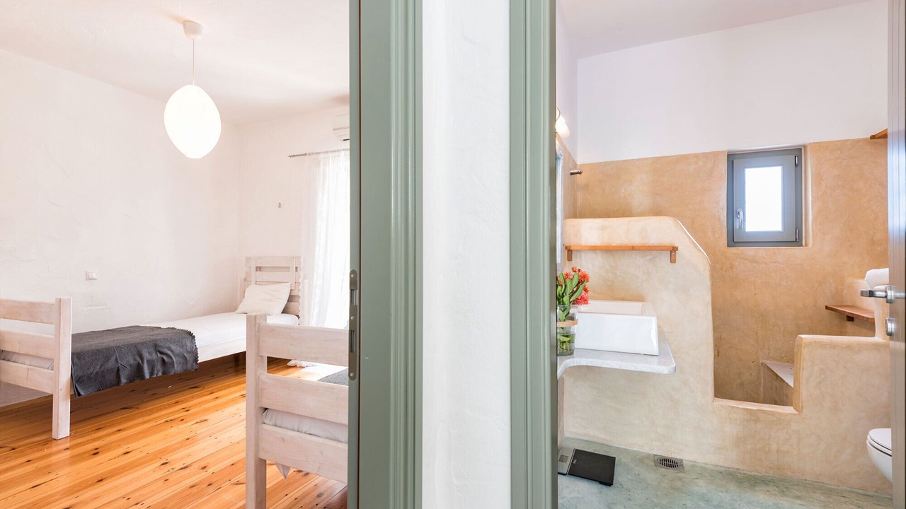 Photo of Bedroom in Drios