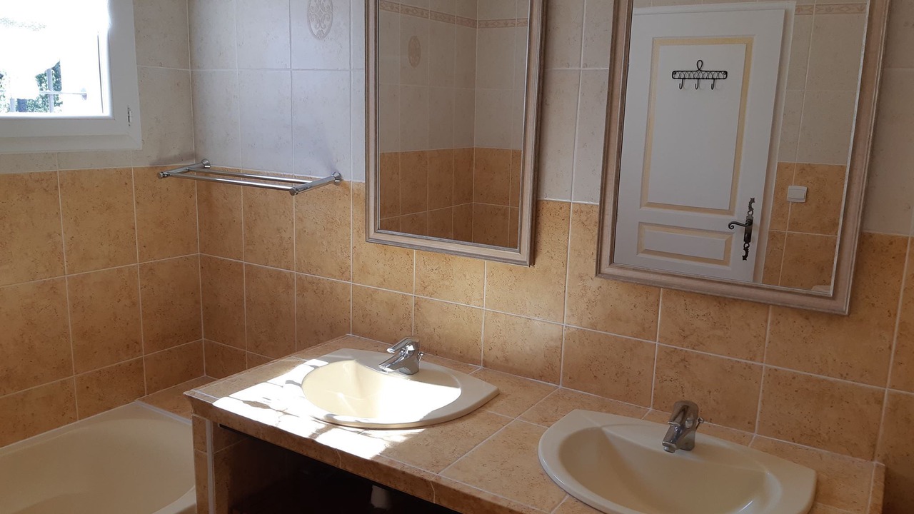 Photo of Bathroom in Flayosc