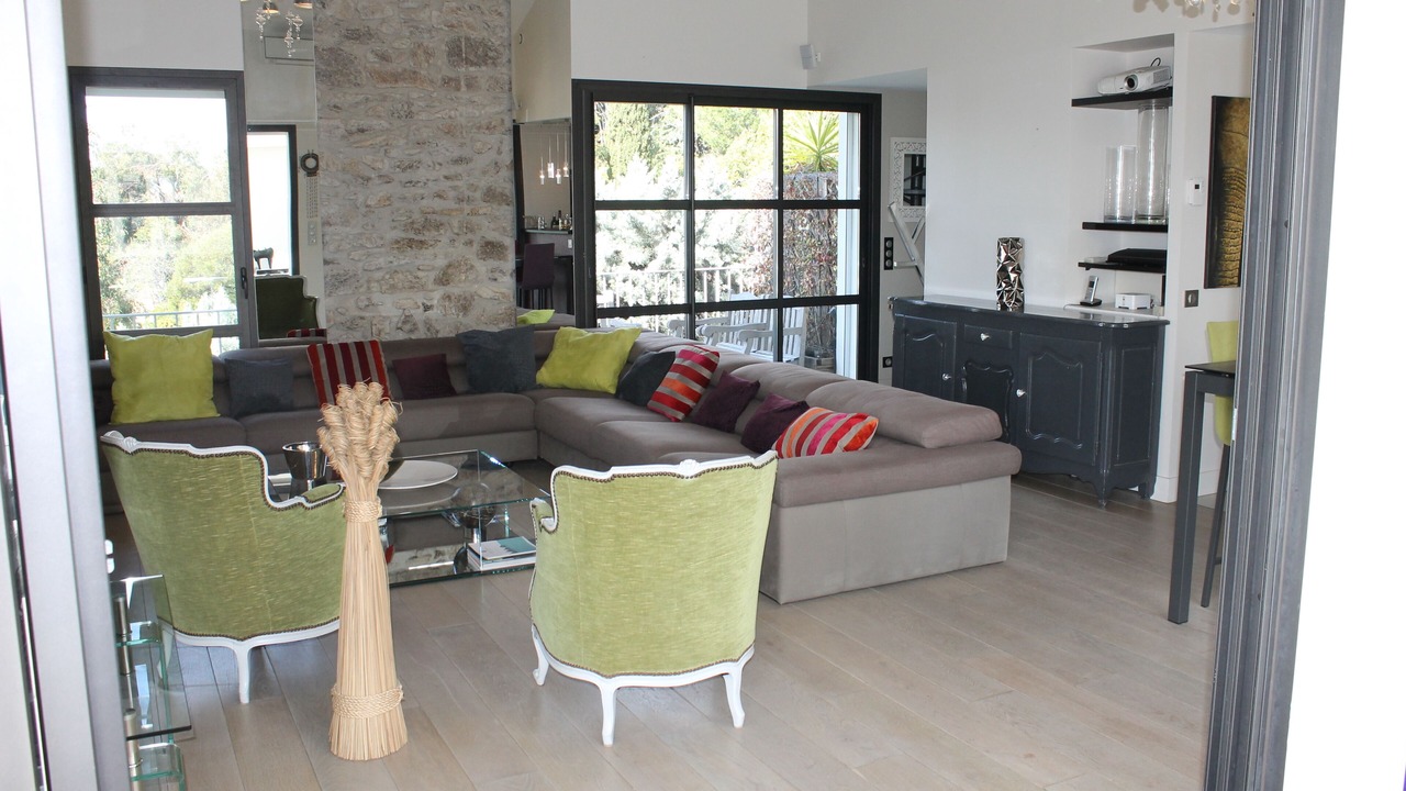 Photo of Livingroom in California - Pezou