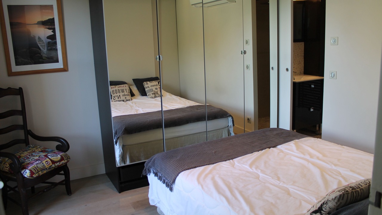 Photo of Bedroom in California - Pezou