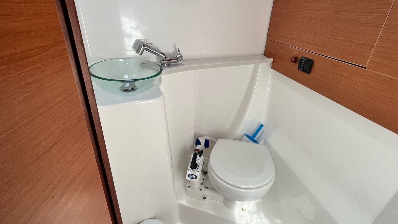 Photo of Bathroom in Lavrio
