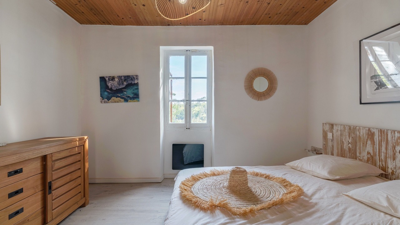 Photo of Bedroom in Esparron