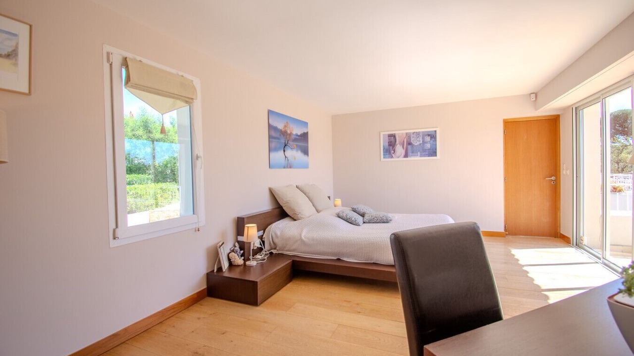 Photo of Bedroom in Sainte-Maxime - Saint-Tropez