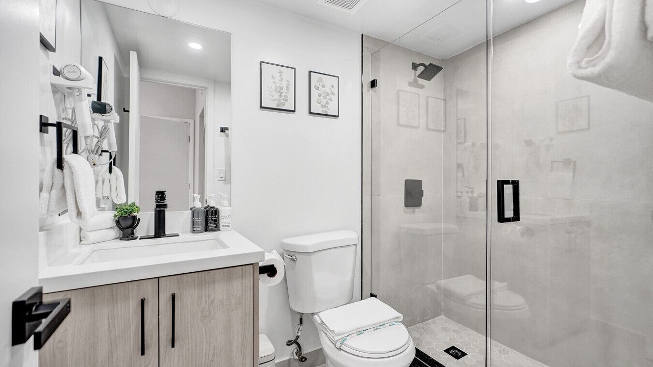 Photo of Bathroom in Flamingo/Lummus