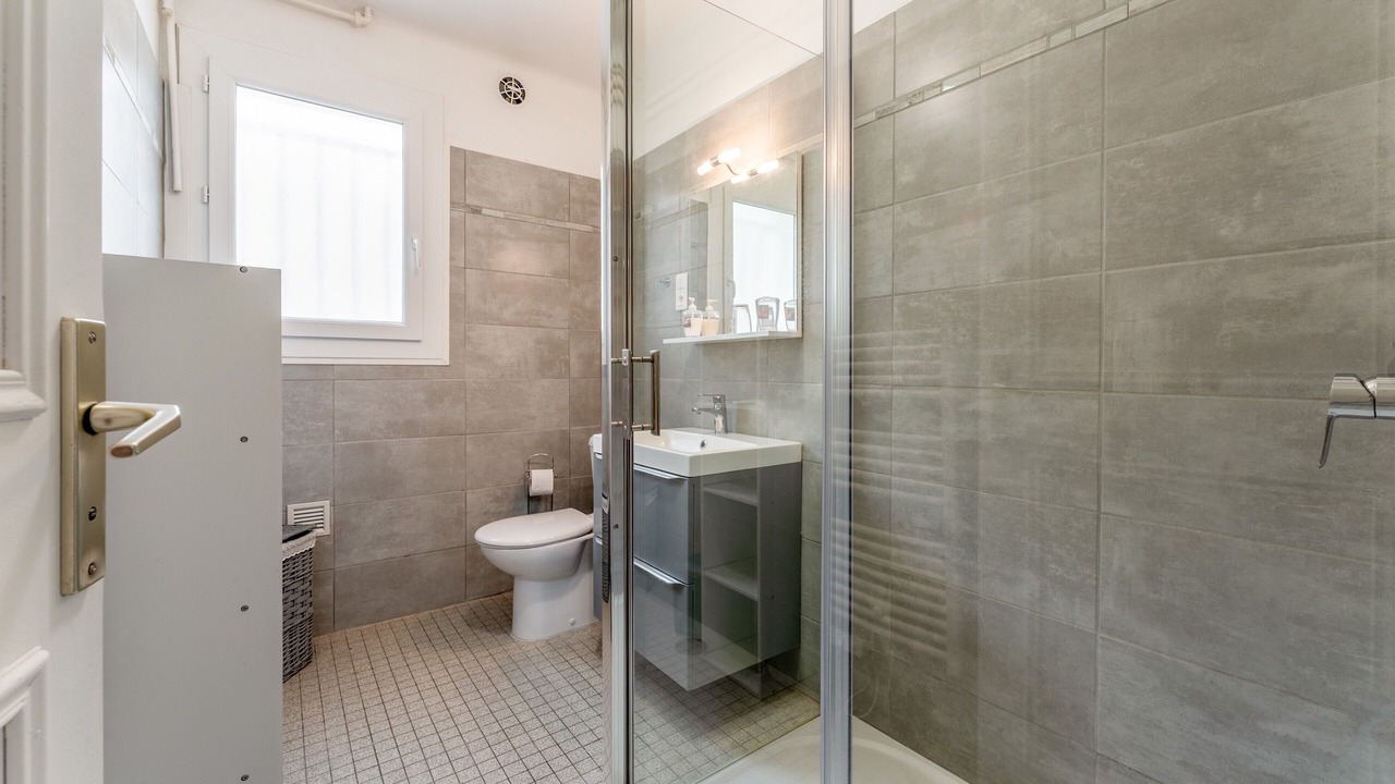 Photo of Bathroom in Nyons