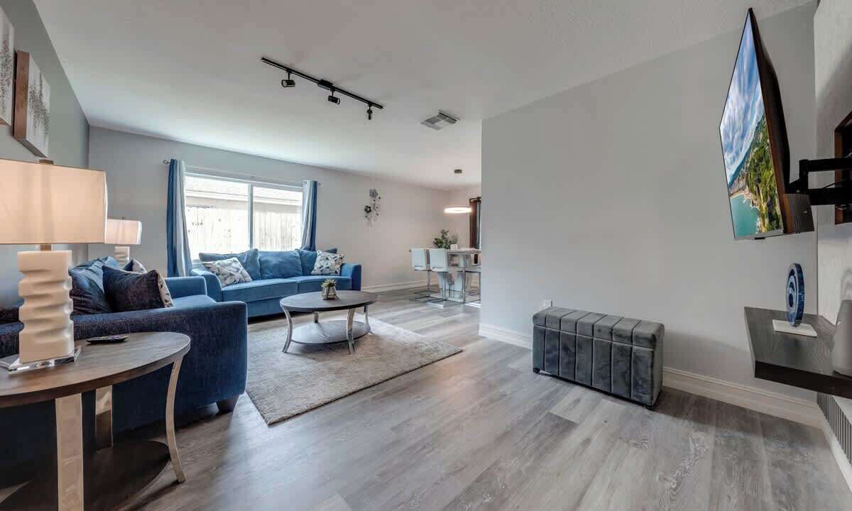 Photo of Livingroom in Oak Ridge