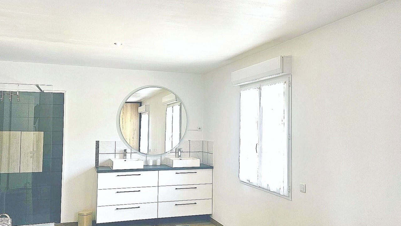 Photo of Bedroom in Saint-Chamas