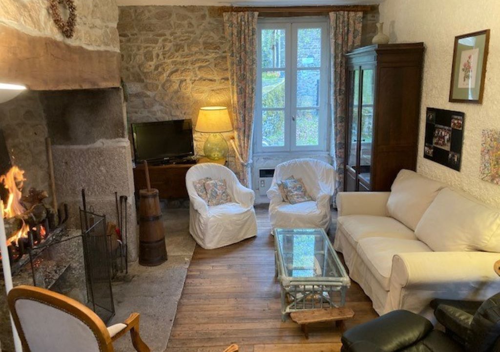 Photo of Livingroom in Ambrugeat