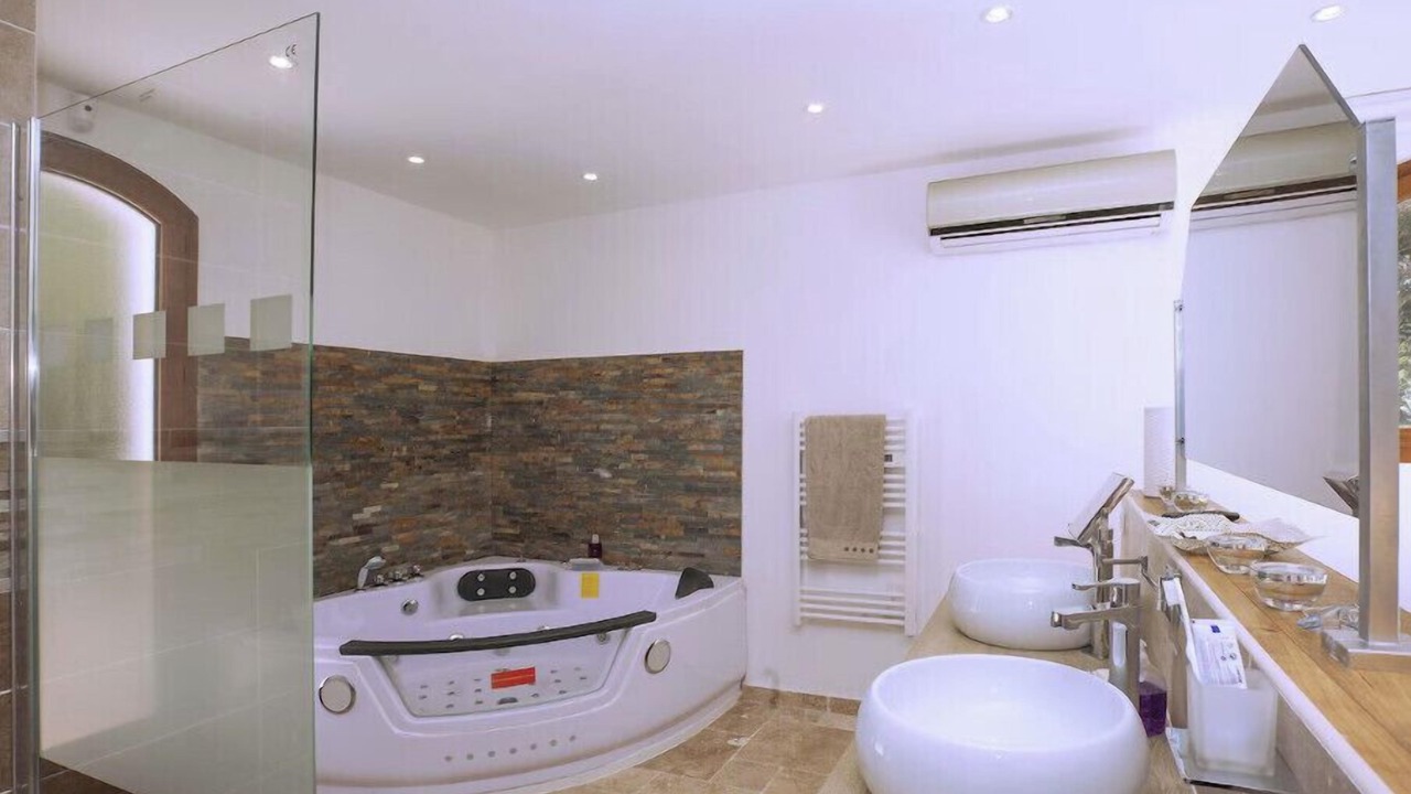 Photo of Bathroom in Six-Fours-les-Plages