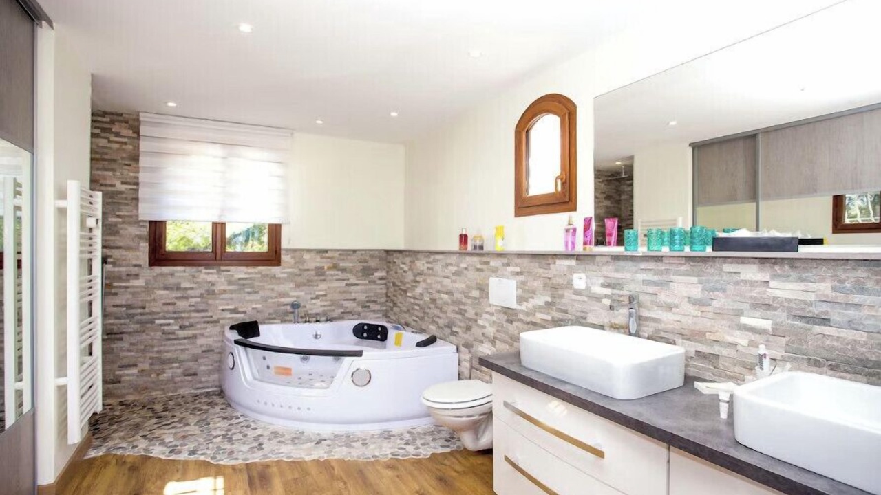 Photo of Bathroom in Six-Fours-les-Plages