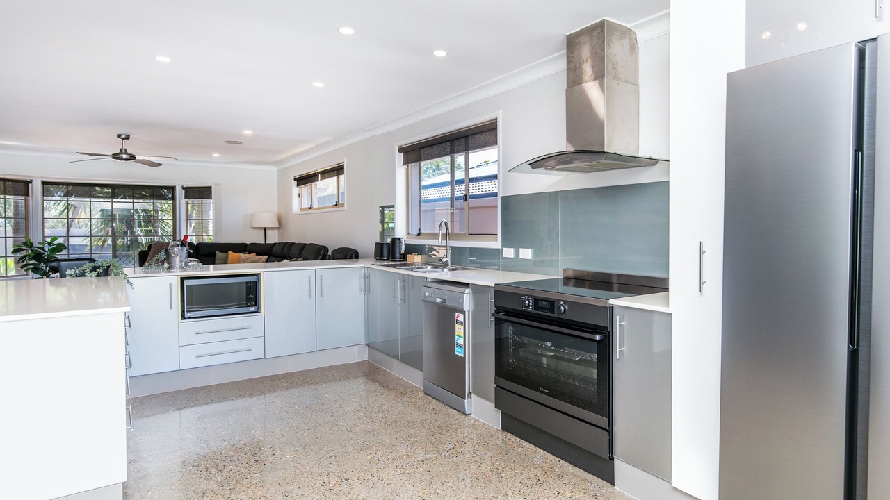 Photo of Kitchen in Mermaid Waters