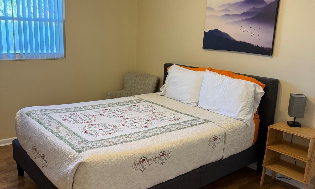 Photo of Bedroom in Cypress Gardens