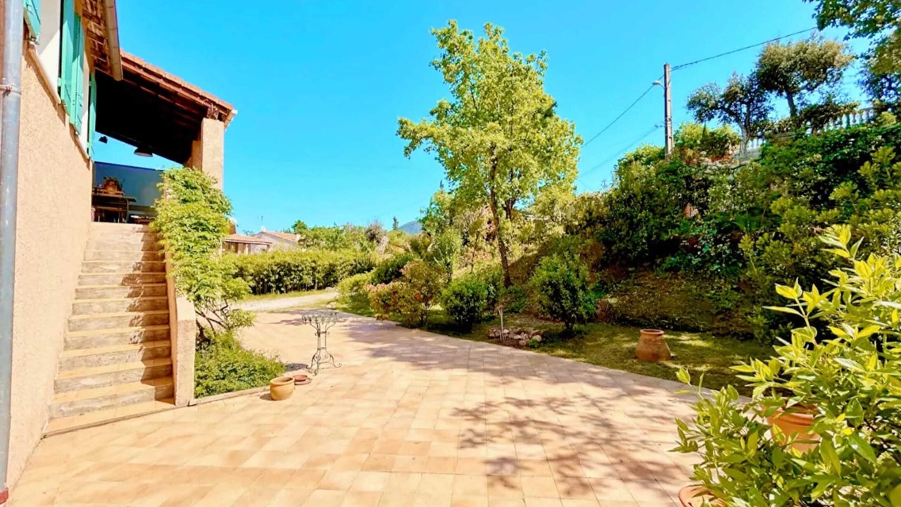 Photo of Outdoor in Les Mayons