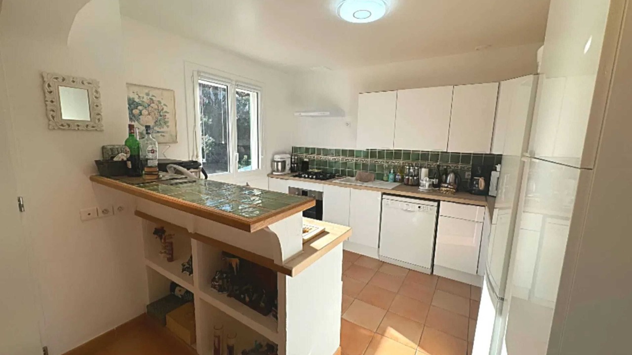 Photo of Kitchen in Les Mayons