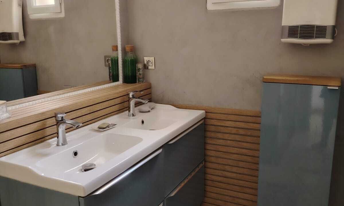 Photo of Bathroom in Cuers