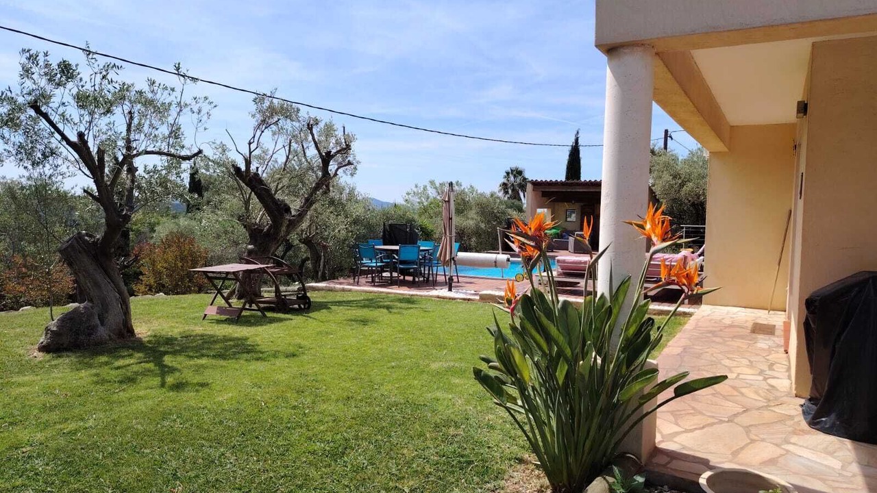 Photo of Outdoor in Cuers