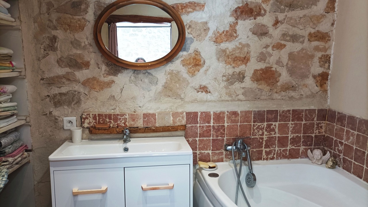 Photo of Bathroom in Varages