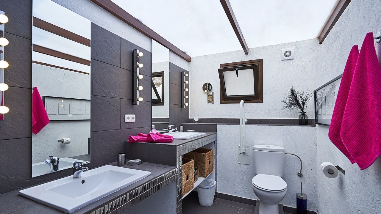 Photo of Bathroom in Chio