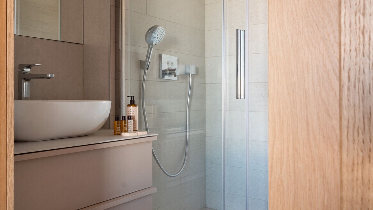 Photo of Bathroom in Arc-1800