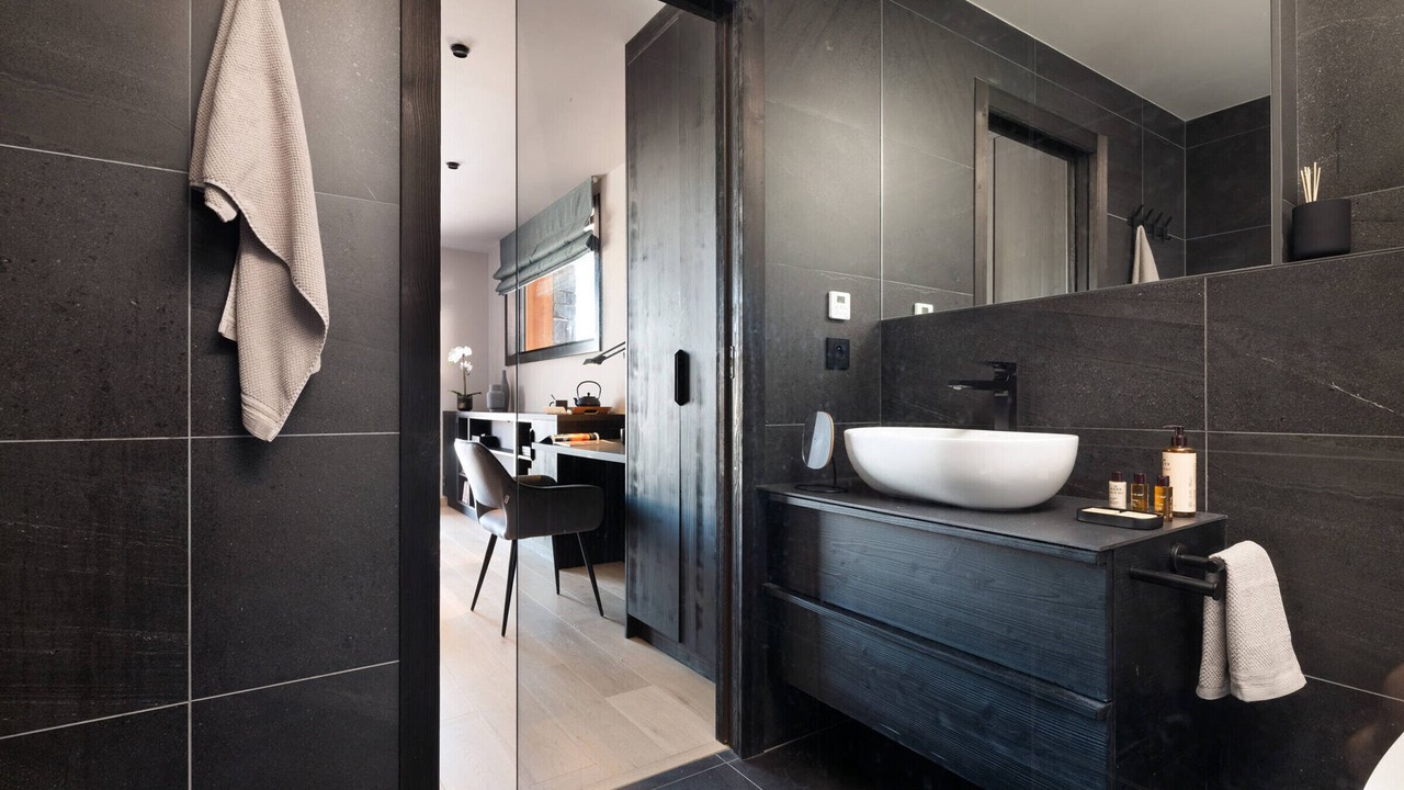 Photo of Bathroom in Arc-1800