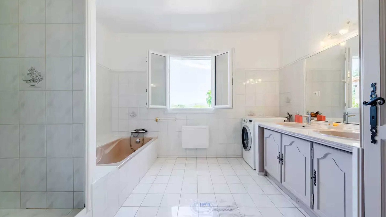 Photo of Bathroom in Repenti