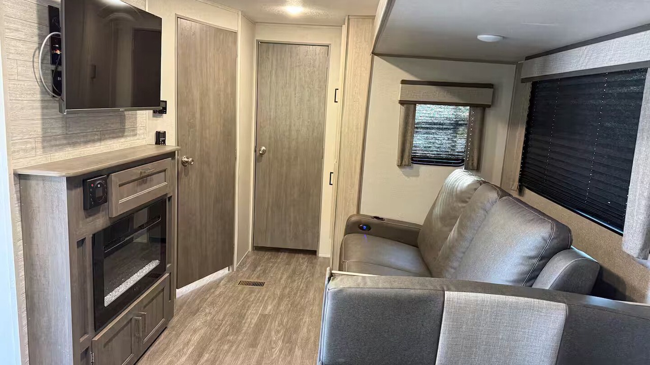 Photo of Livingroom in Oak Ridge
