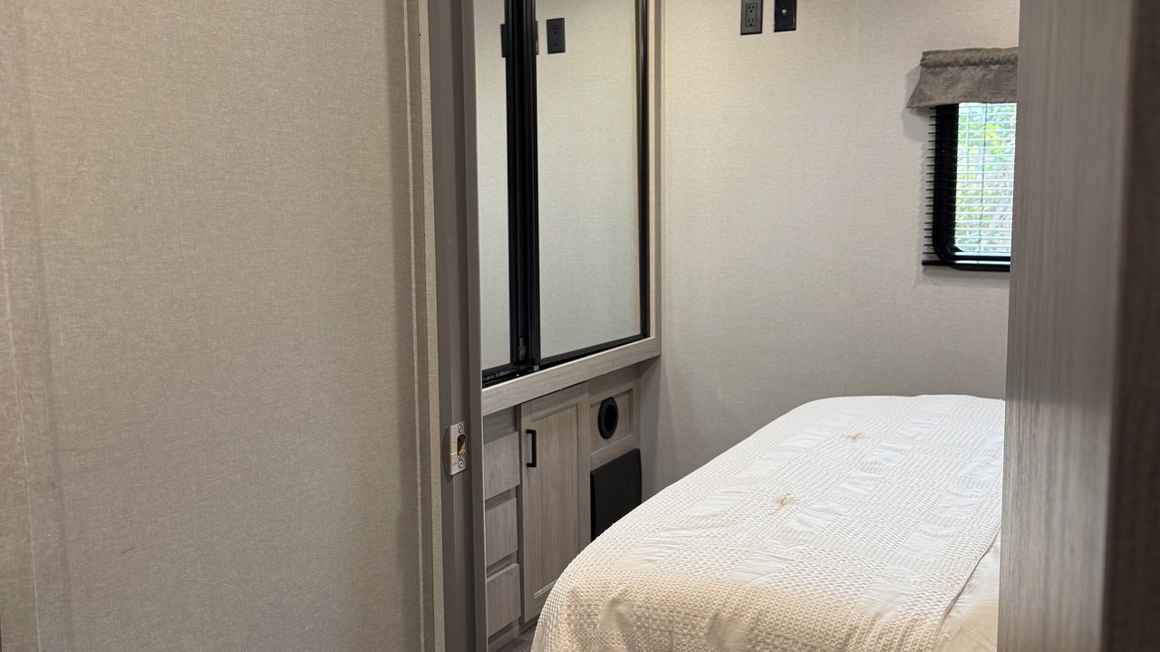 Photo of Bedroom in Oak Ridge
