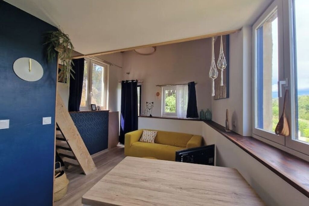 Photo of Livingroom in Entrecasteaux