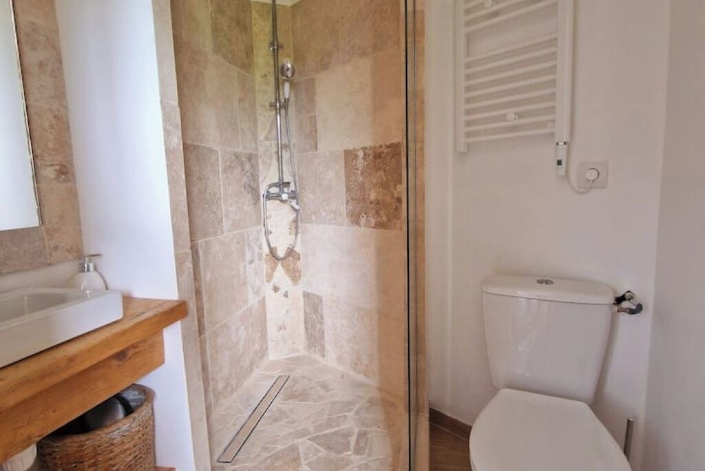 Photo of Bathroom in Entrecasteaux