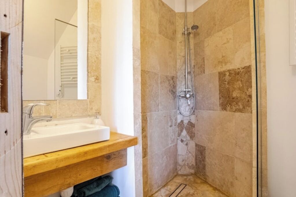 Photo of Bathroom in Entrecasteaux