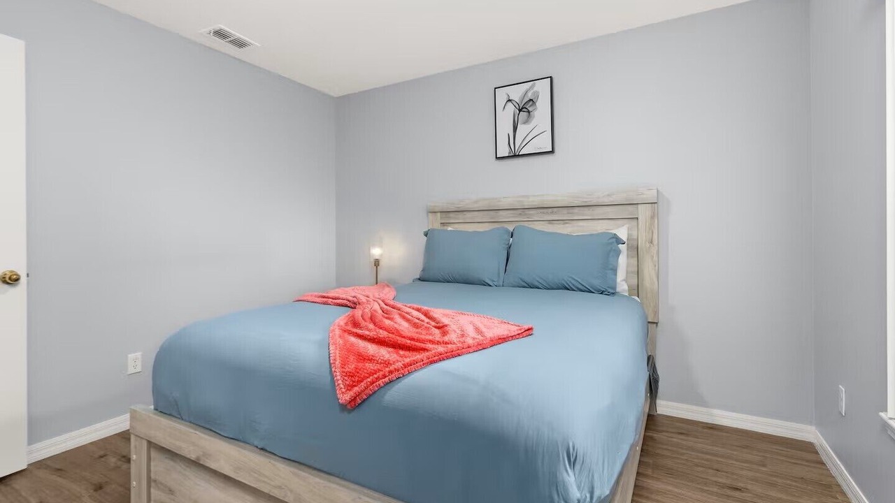 Photo of Bedroom in Sandy Ridge