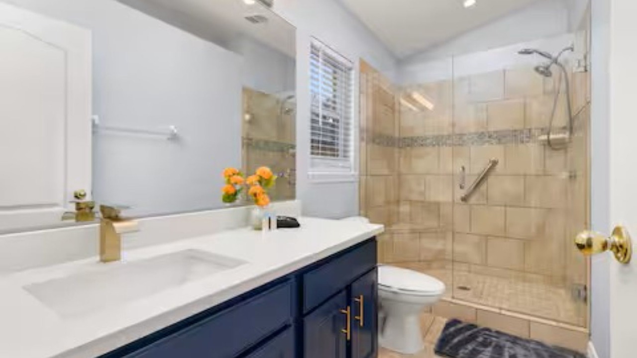 Photo of Bathroom in Sandy Ridge