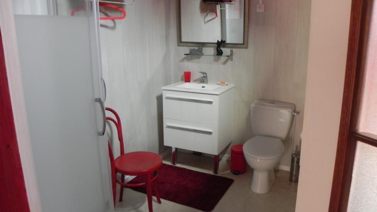 Photo of Bathroom in Bourg-le-Comte