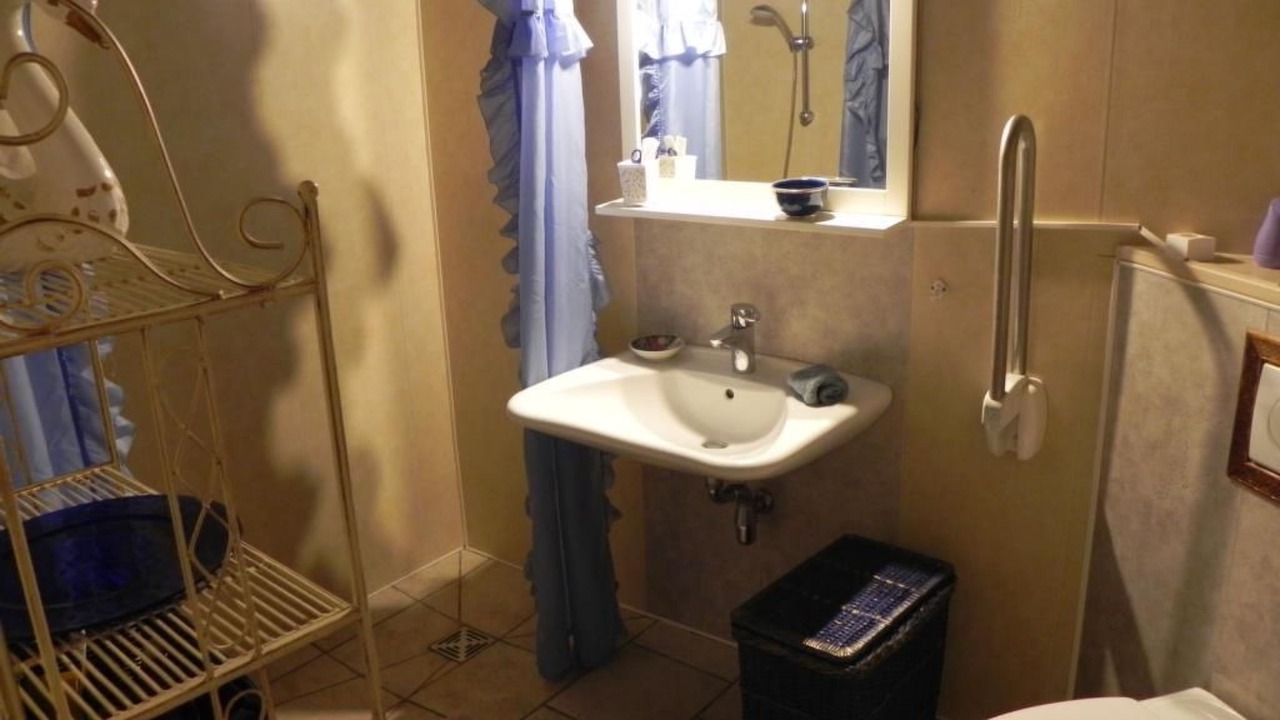 Photo of Bathroom in Bourg-le-Comte