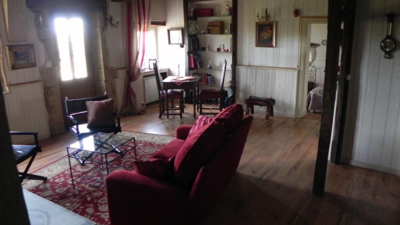 Photo of Livingroom in Bourg-le-Comte