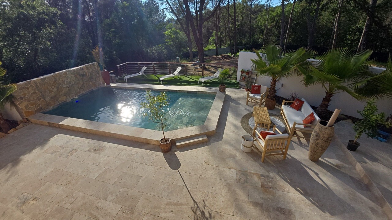 Photo of Outdoor in Auriol