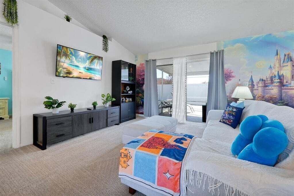 Photo of Livingroom in Crescent Lakes