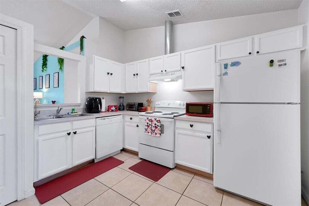 Photo of Kitchen in Crescent Lakes