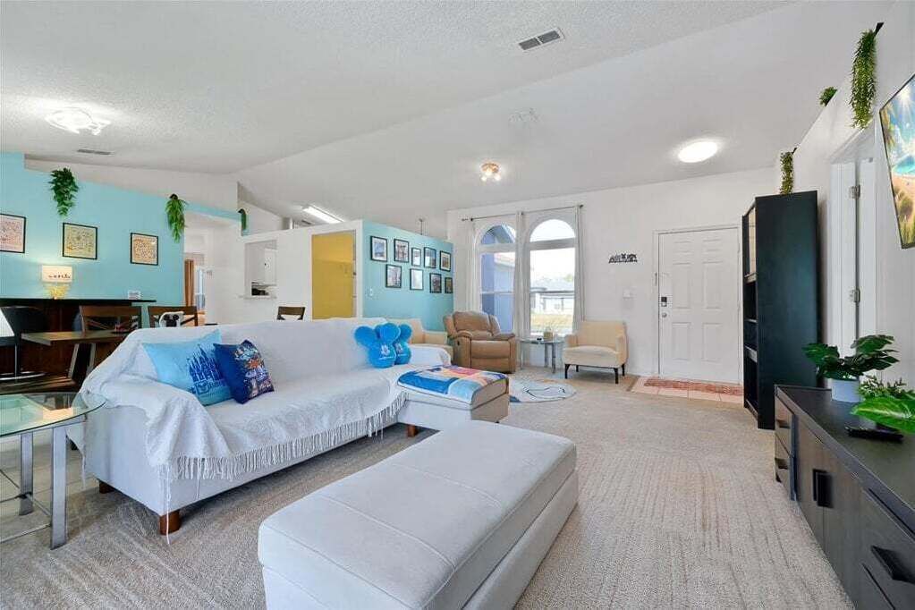 Photo of Livingroom in Crescent Lakes