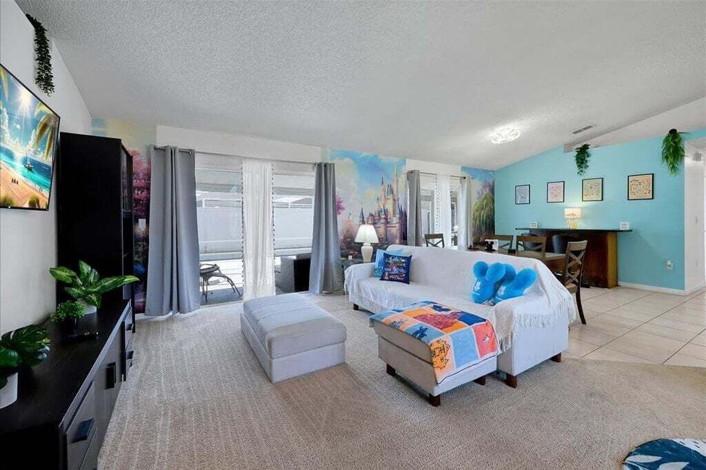 Photo of Livingroom in Crescent Lakes
