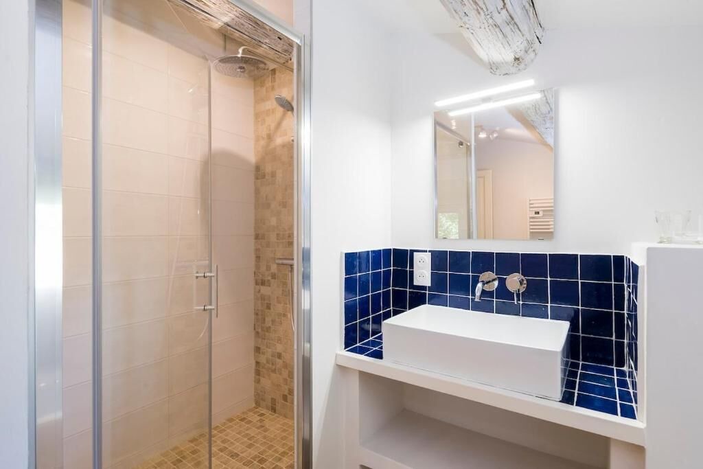 Photo of Bathroom in Neoules