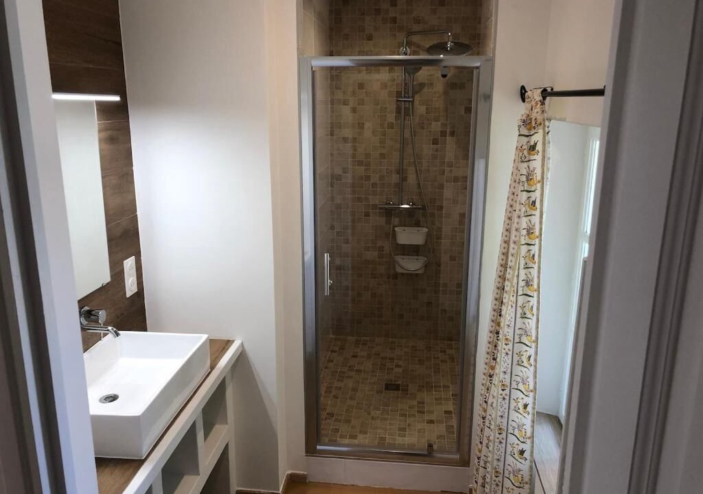 Photo of Bathroom in Neoules